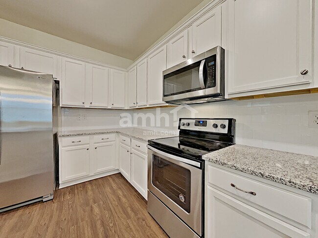Building Photo - 112 Samara Ln