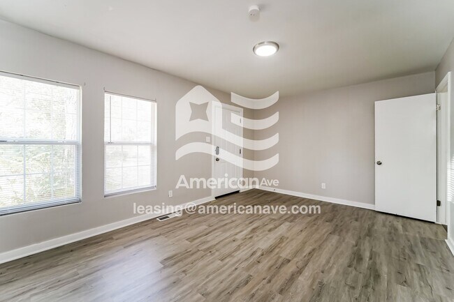 Building Photo - 3174 Charleston Dr