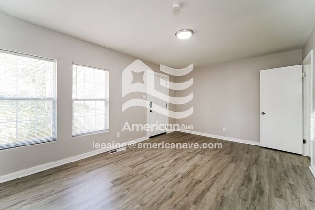 Foto del edificio - 3174 Charleston Dr