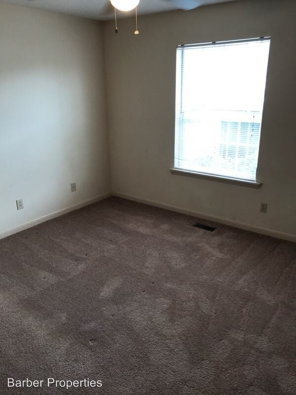 30 Carriage Ln Unit 8, Oxford, AL 36203 Room for Rent in Oxford, AL