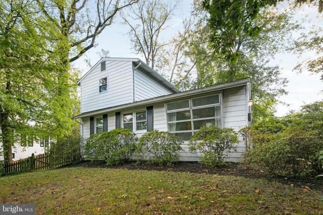 Foto del edificio - 6381 Lakewood Dr