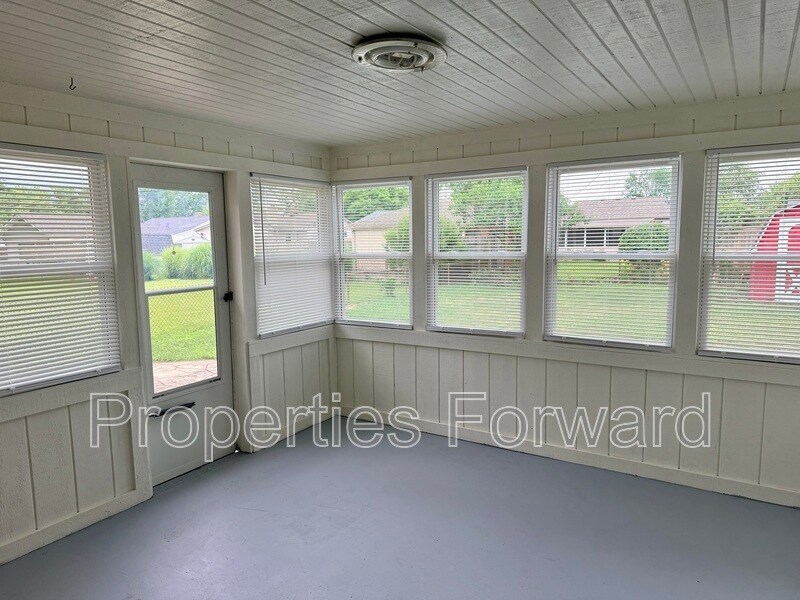 Building Photo - 4330 Ashgrove Dr