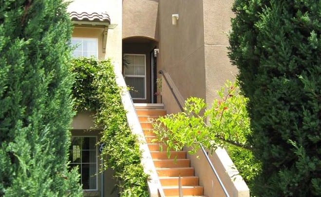 Building Photo - Vista las Flores