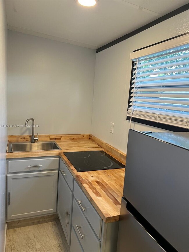 Foto del edificio - 3800 NW 197th St
