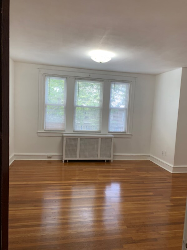Foto del edificio - 305 W Godfrey Ave