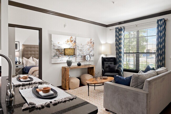 Foto del edificio - Move In & Save $500 + Get Fees Credited!