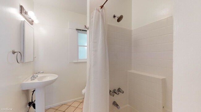 Foto del edificio - 1 br, 1 bath House - 3745 1st Ave Private ...