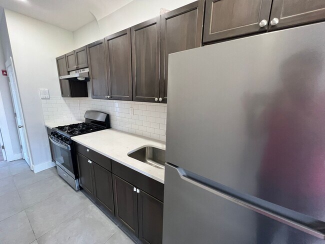 26 Elizabeth Ave Unit 14 - 30 Elizabeth Ave