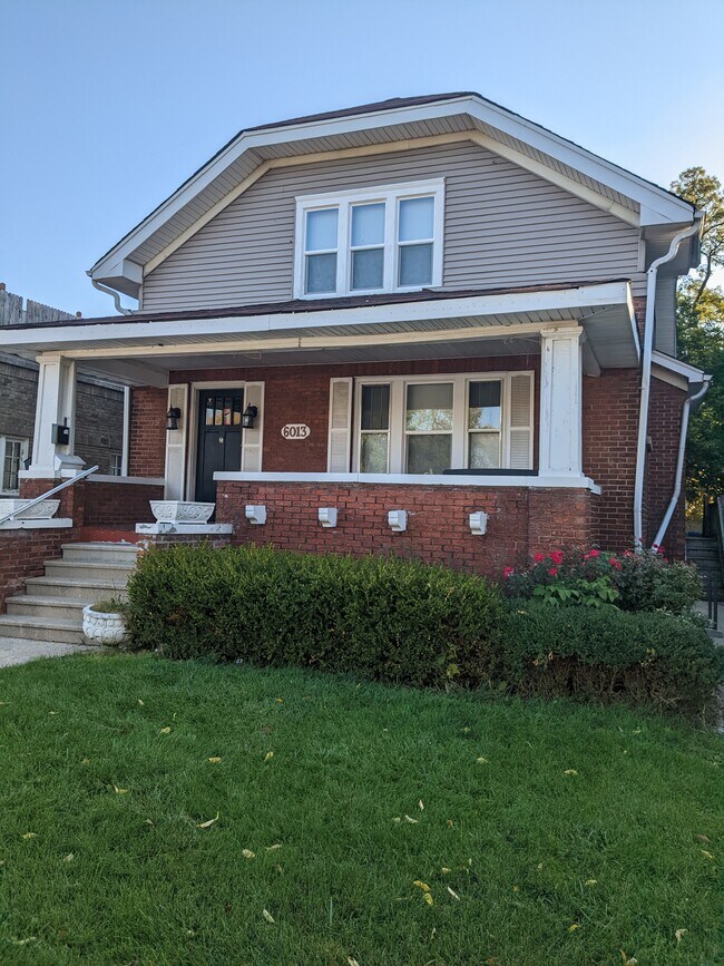 Frente - 6013 12th Ave