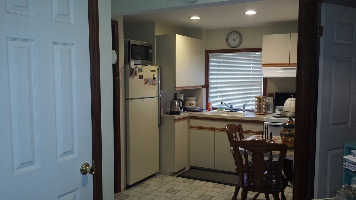 Building Photo - 8 Saber Ln