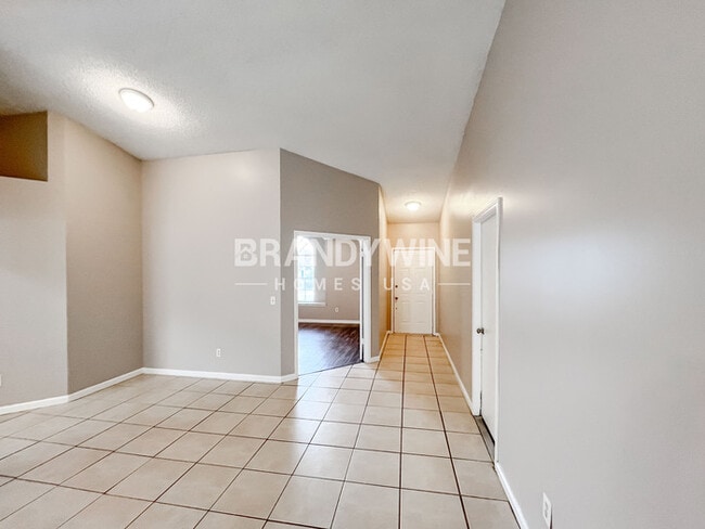 Foto del edificio - 8055 International Village Dr