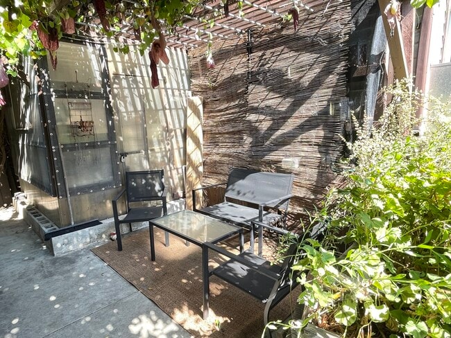 Foto del edificio - 1127 N Hoover St