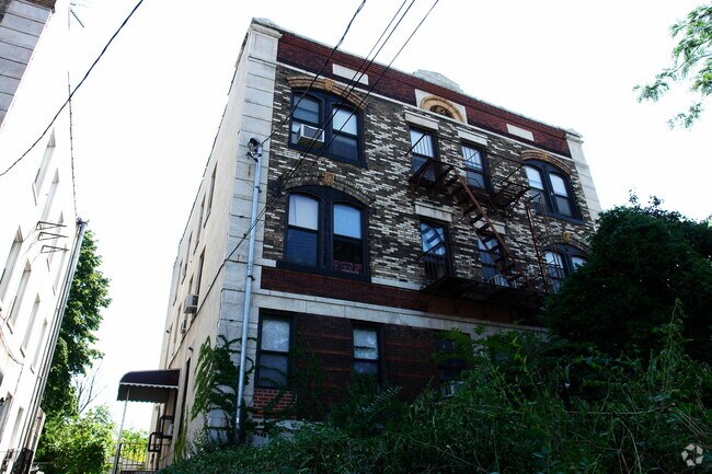 Building Photo - 3351 &-3353 Prince St