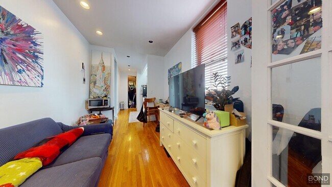 Foto del edificio - 246 W 22nd St