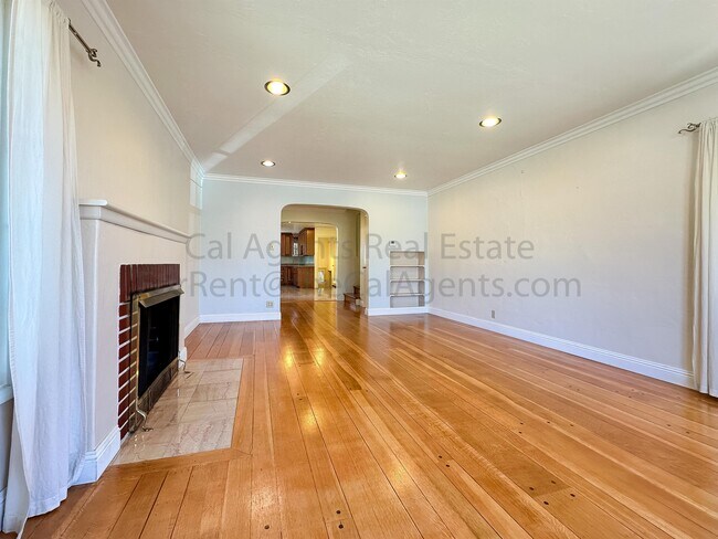 Foto del edificio - 4048 Maple Ave