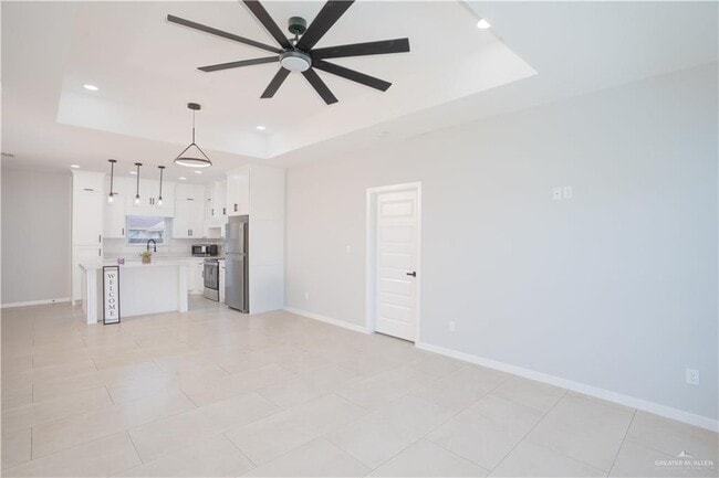 Building Photo - 309 Lilly Dr
