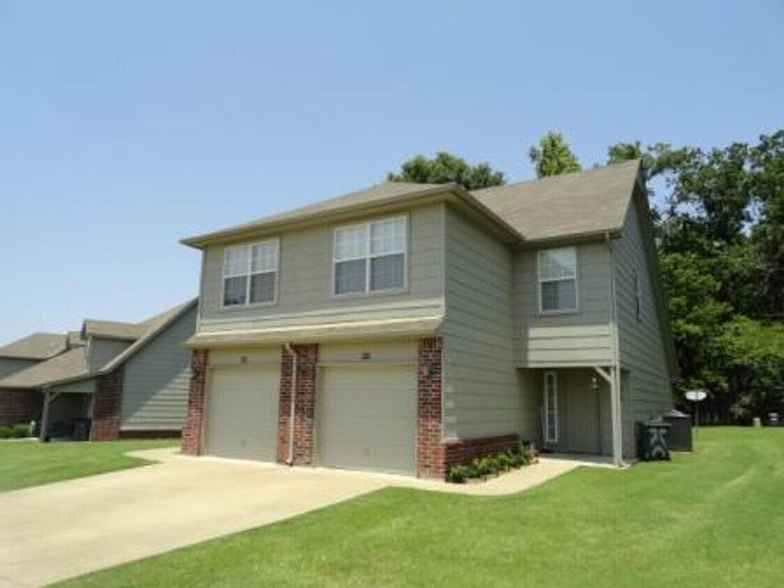 950952 River Crossing Unit 950 RC, Catoosa, OK 74015 Room for Rent
