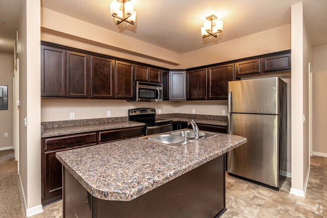 2BR + Den, 2BA - 870 SF - 444 Welch