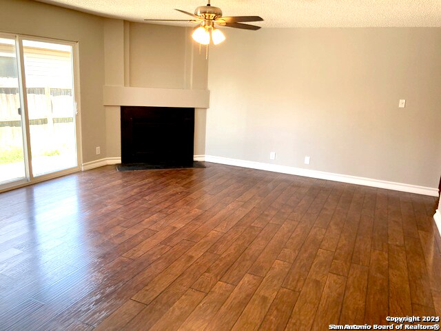 Foto del edificio - 8338 Bent Meadow Dr