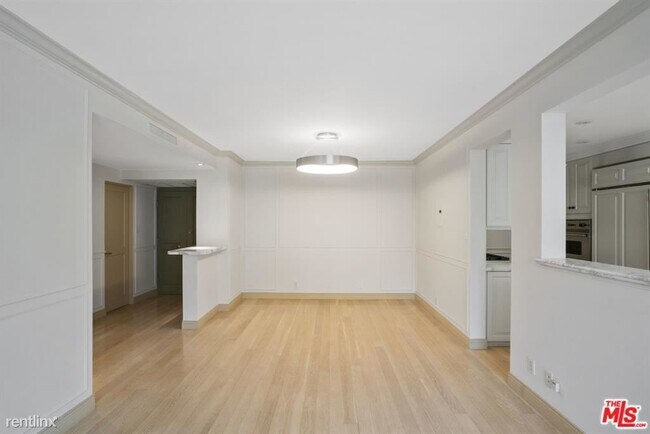 Foto del edificio - 8787 Shoreham Dr