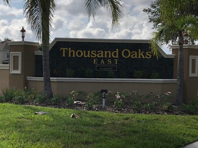 Foto del edificio - 9868 Trumpet Vine Loop