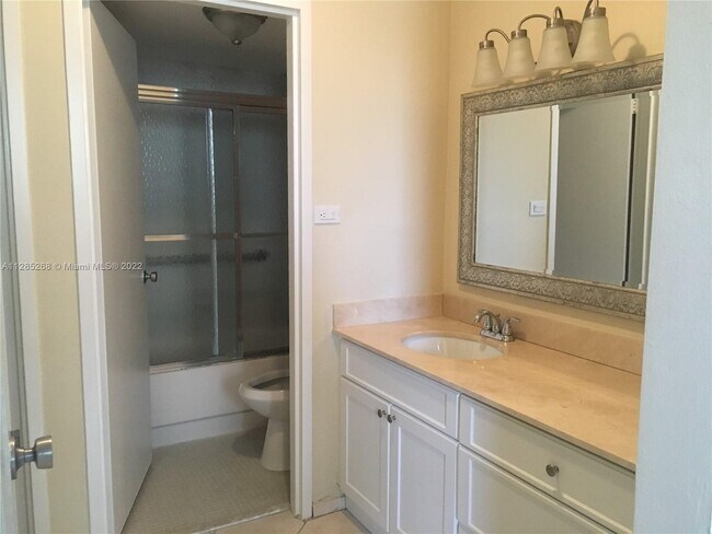 Foto del edificio - 9225 Collins Ave