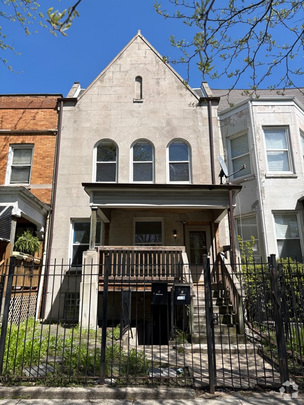 Building Photo - 4217 S Prairie Ave