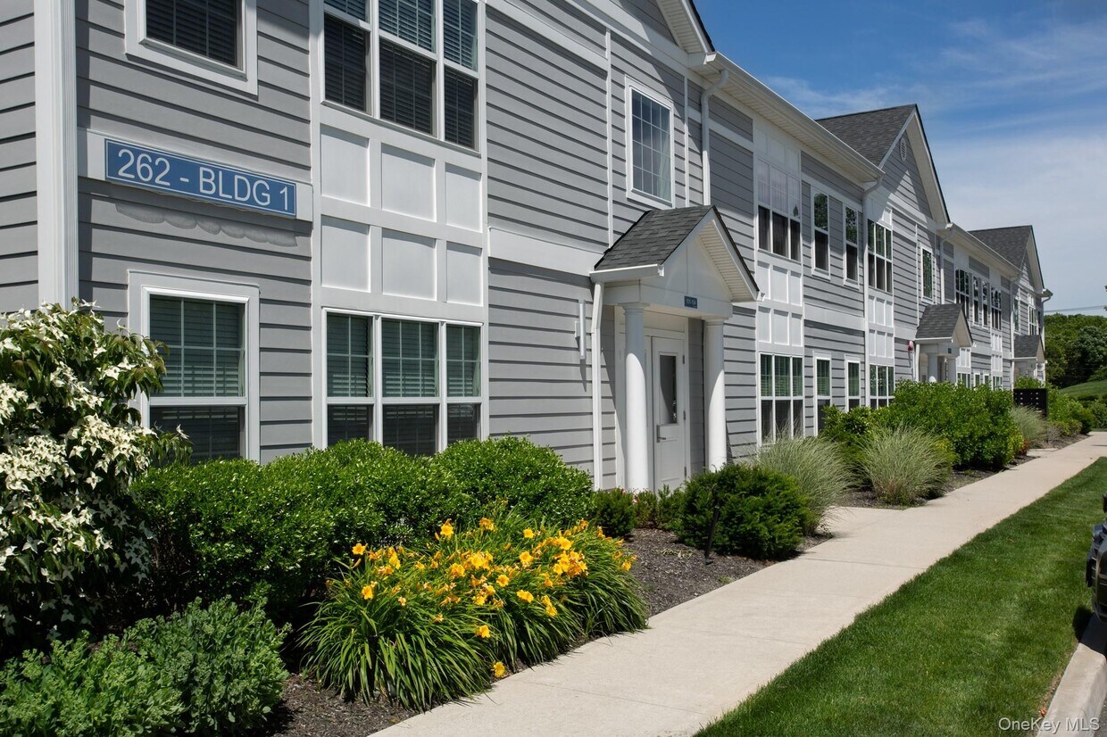 Foto del edificio - 262 Indian Head Rd