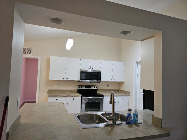 Building Photo - 3005 38th St SW