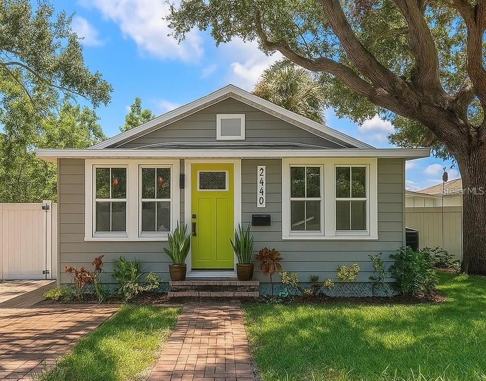 Foto principal - 2440 Quincy St S
