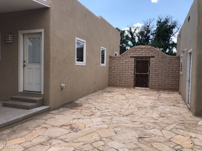 Foto del edificio - 1 br, 1 bath House - 406 N 4th St