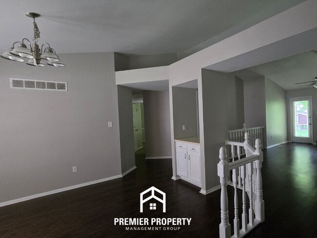Foto del edificio - Stunning 3BR/2BA Florissant Home with Fireplace, 2-Car Garage & Fenced Yard!