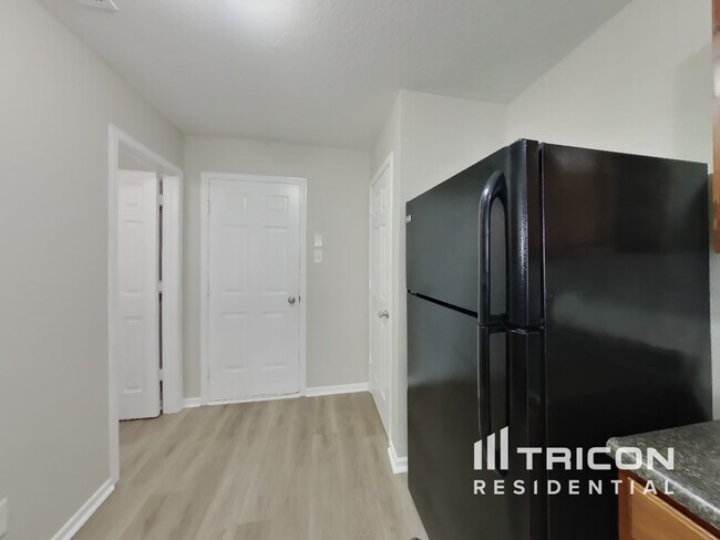 Foto del edificio - 1447 Pencross Ln