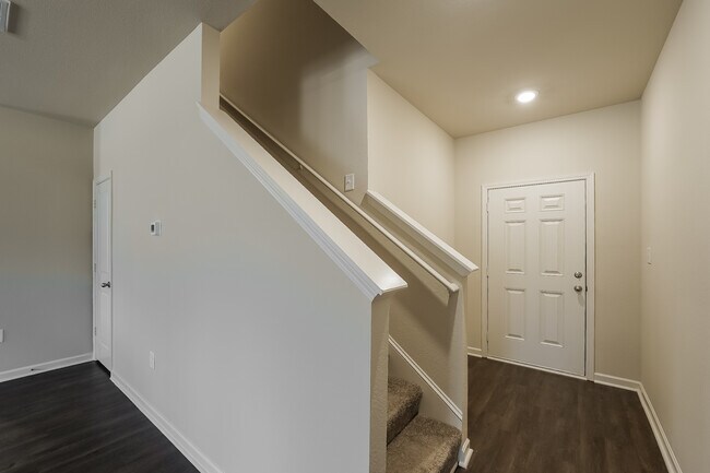 Foto del edificio - 504 Clover Cir