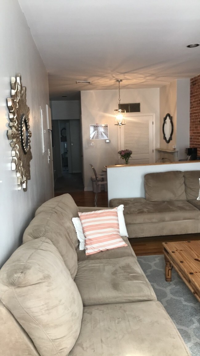 Foto del edificio - 153 Dorchester St