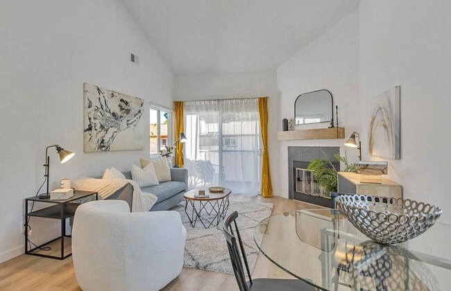 Building Photo - 1400 Bowe Ave