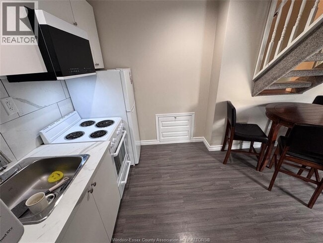 Building Photo - 1527 Pierre Ave