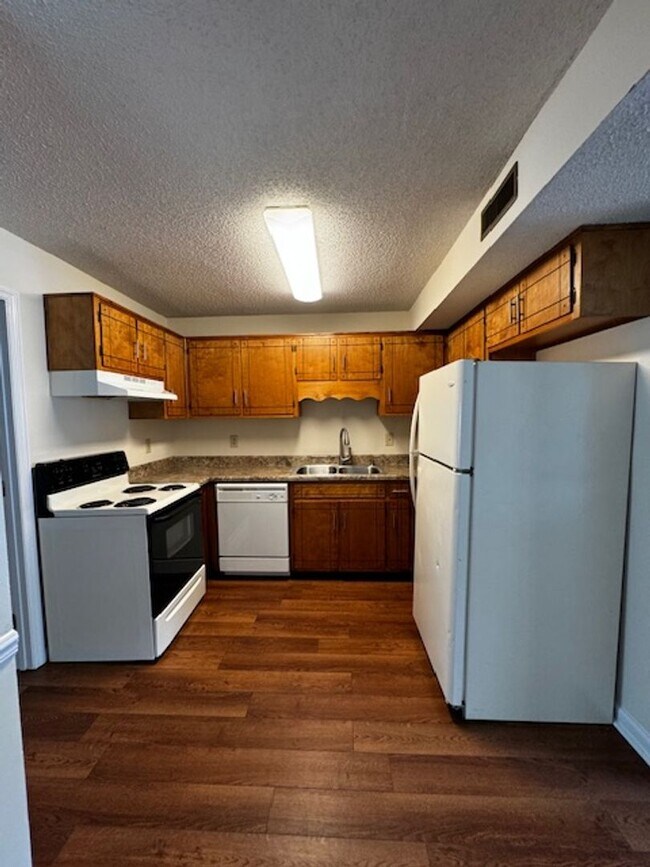 Foto del edificio - 2 Bedrooms 2 Bath duplex