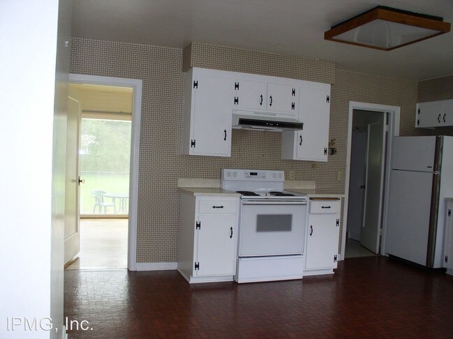 Building Photo - 2 br, 1 bath House - 2090 Fairway Loop