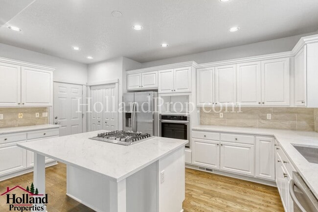 Building Photo - Beautifully Home Near Waterhouse Trail & Lake