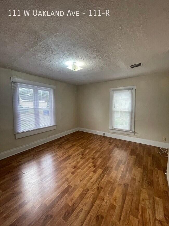 Foto del edificio - 3 Bedroom Right Next to Campus!