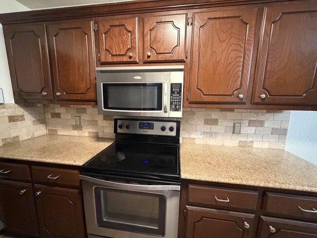 Building Photo - 3300 Homestead Ct