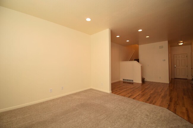 Foto del edificio - Modern 4 bed Home in Prime West Valley Location!!