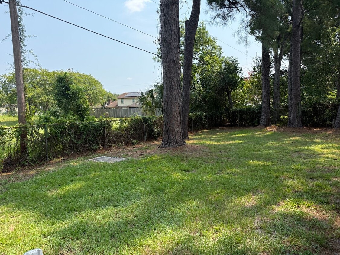 Building Photo - Now available, Updated 3 bedrooms, 2 baths