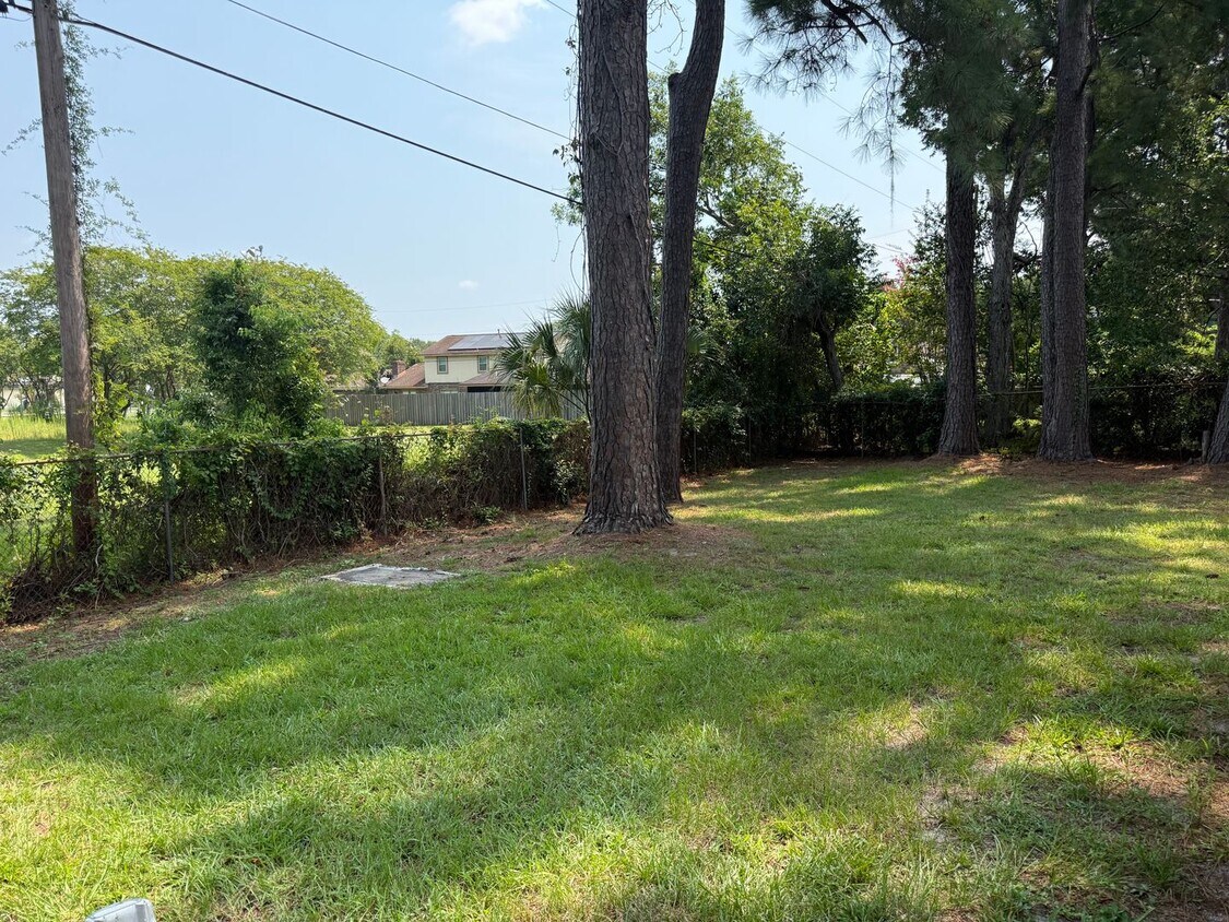 Foto del edificio - Now available, Updated 3 bedrooms, 2 baths