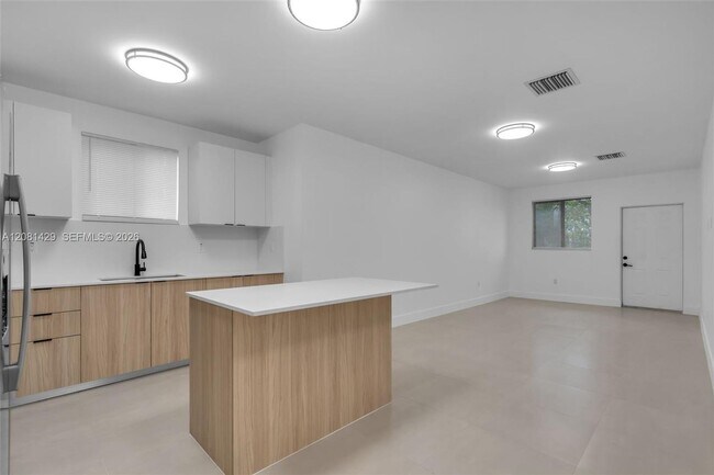 Building Photo - 6500 NW 21st Ave