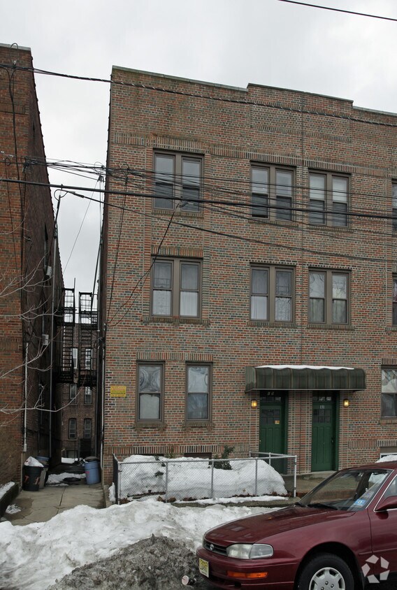 Building Photo - 129 Roosevelt Ave