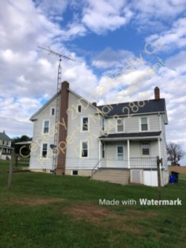 Building Photo - 4 BR Home in Red Lion School District