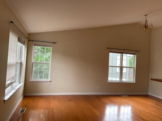 Building Photo - 927 Genesee Dr