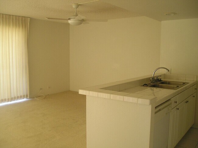 Building Photo - 240 Makee Rd